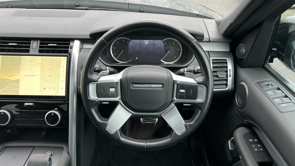 Used Land Rover Discovery 2023 for sale - 76766300: Photo 15