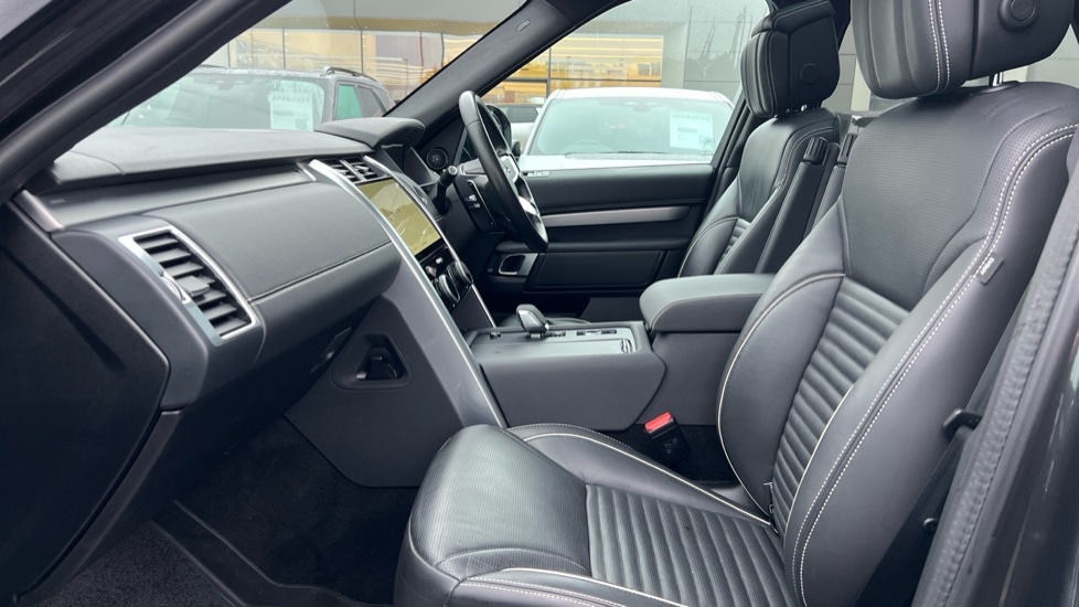 Used Land Rover Discovery 2023 for sale - 76766300: Photo 3