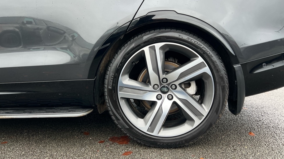 Used Land Rover Discovery 2023 for sale - 76766300: Photo 33