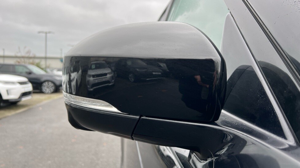 Used Land Rover Discovery 2023 for sale - 76766300: Photo 35