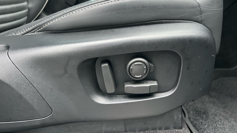 Used Land Rover Discovery 2023 for sale - 76766300: Photo 39