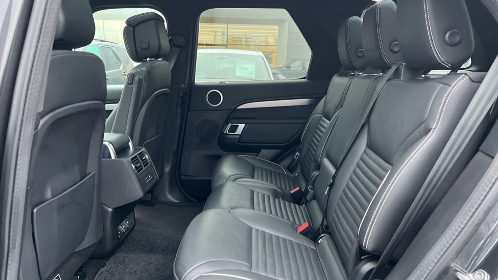 Used Land Rover Discovery 2023 for sale - 76766300: Photo 4
