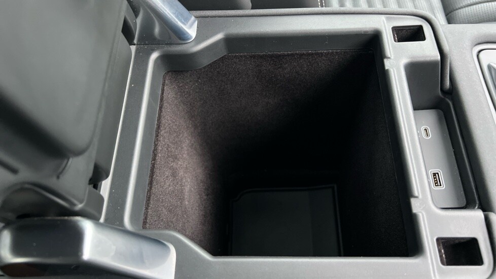 Used Land Rover Discovery 2023 for sale - 76766300: Photo 40