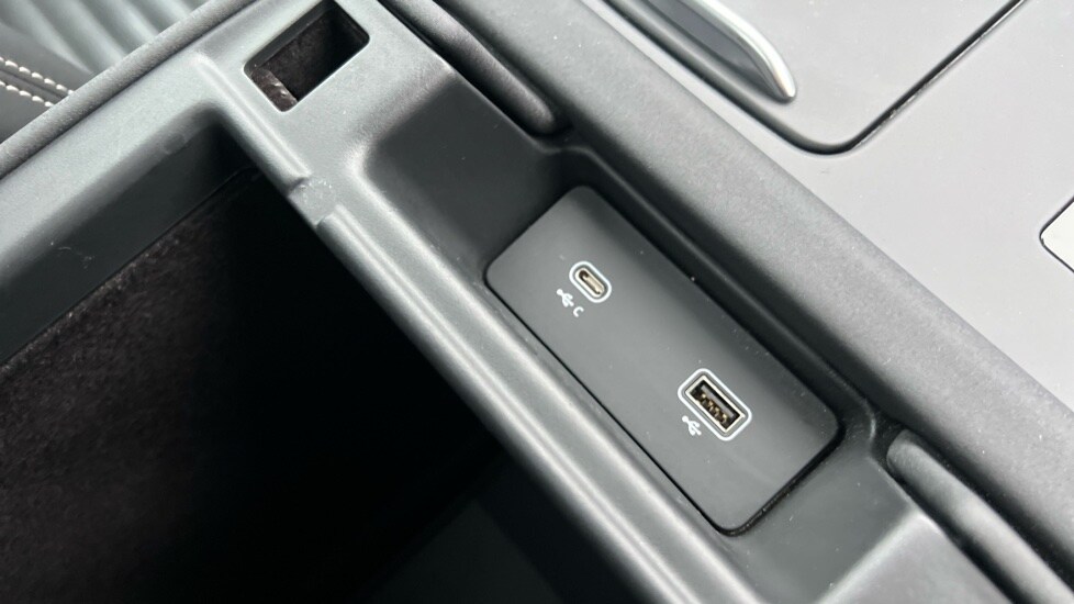 Used Land Rover Discovery 2023 for sale - 76766300: Photo 41