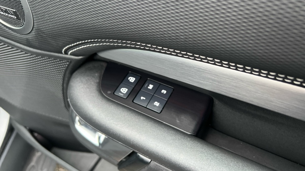 Used Land Rover Discovery 2023 for sale - 76766300: Photo 51