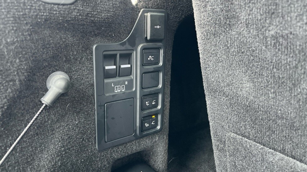 Used Land Rover Discovery 2023 for sale - 76766300: Photo 62