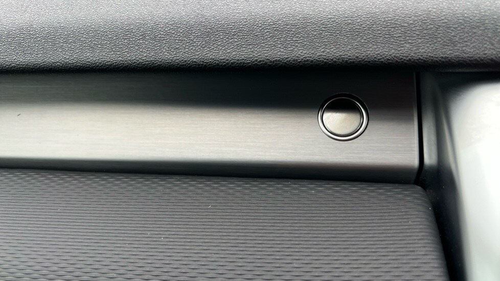 Used Land Rover Discovery 2023 for sale - 76766300: Photo 79