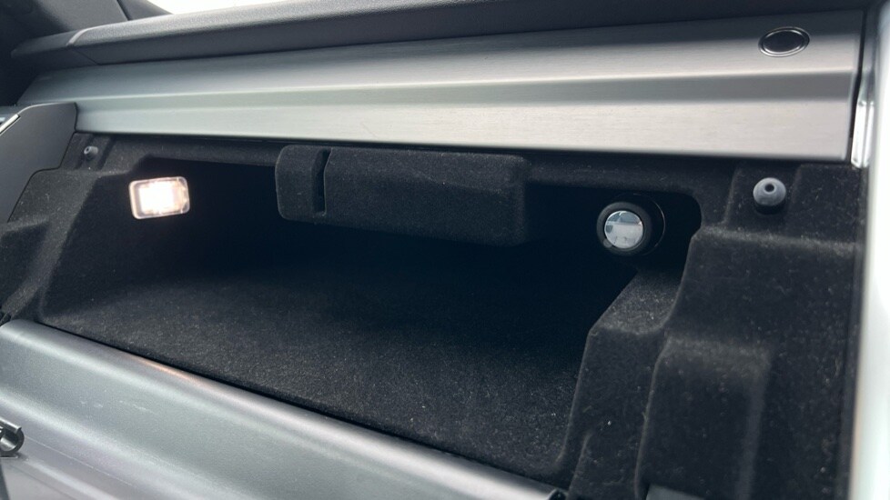 Used Land Rover Discovery 2023 for sale - 76766300: Photo 80