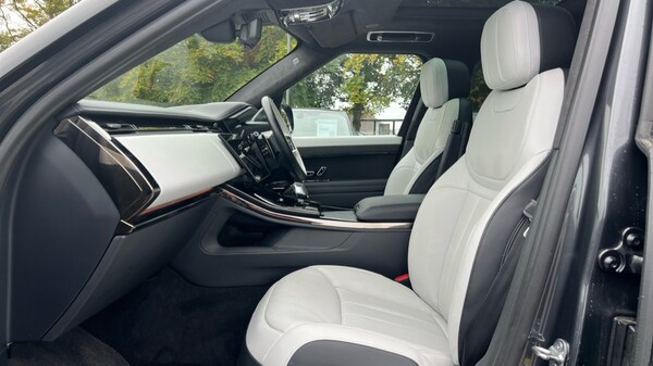 Used Land Rover Range Rover Sport 2024 for sale - 76154605: Photo 3
