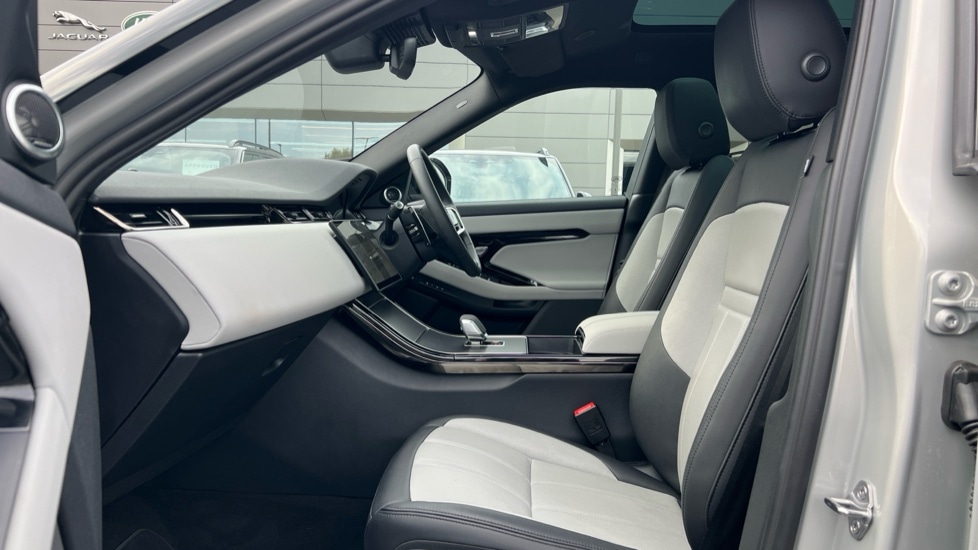 Used Land Rover Range Rover Evoque 2025 for sale - 76145935: Photo 3