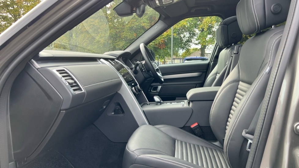 Used Land Rover Discovery 2024 for sale - 76018195: Photo 3