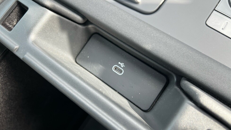 Used Land Rover Discovery 2024 for sale - 76018195: Photo 40