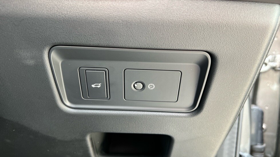 Used Land Rover Discovery 2024 for sale - 76018195: Photo 48