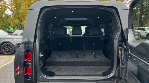 Used Land Rover Defender 2024 for sale - 76116985: Photo 10