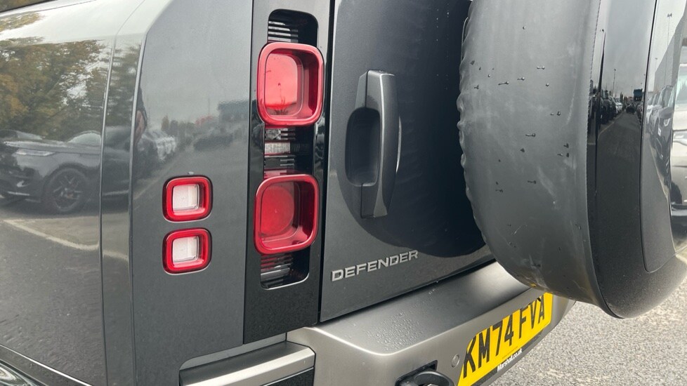 Used Land Rover Defender 2024 for sale - 76116985: Photo 19