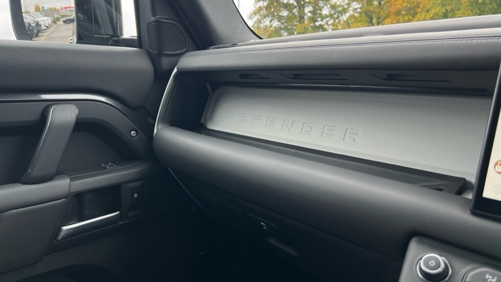 Used Land Rover Defender 2024 for sale - 76116985: Photo 22