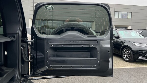 Used Land Rover Defender 2024 for sale - 76116985: Photo 23