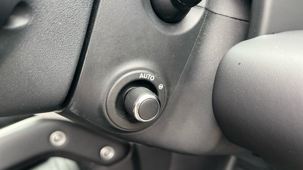 Used Land Rover Defender 2024 for sale - 76116985: Photo 50