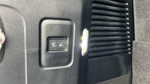 Used Land Rover Defender 2024 for sale - 76116985: Photo 61