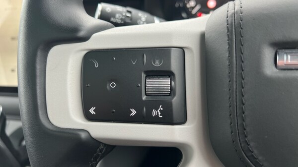 Used Land Rover Defender 2024 for sale - 76116985: Photo 63