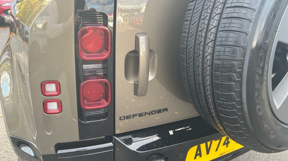 Used Land Rover Defender 2024 for sale - 76361935: Photo 19