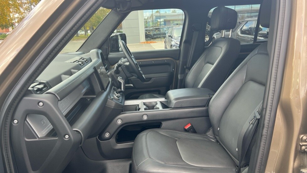 Used Land Rover Defender 2024 for sale - 76361935: Photo 3