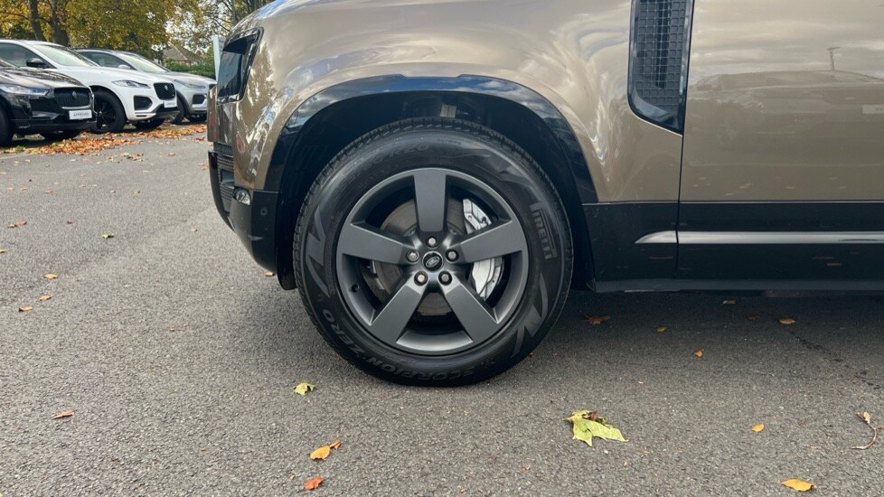 Used Land Rover Defender 2024 for sale - 76361935: Photo 31