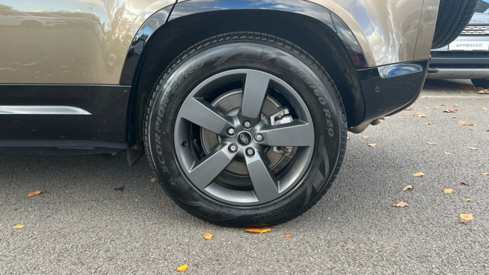 Used Land Rover Defender 2024 for sale - 76361935: Photo 32