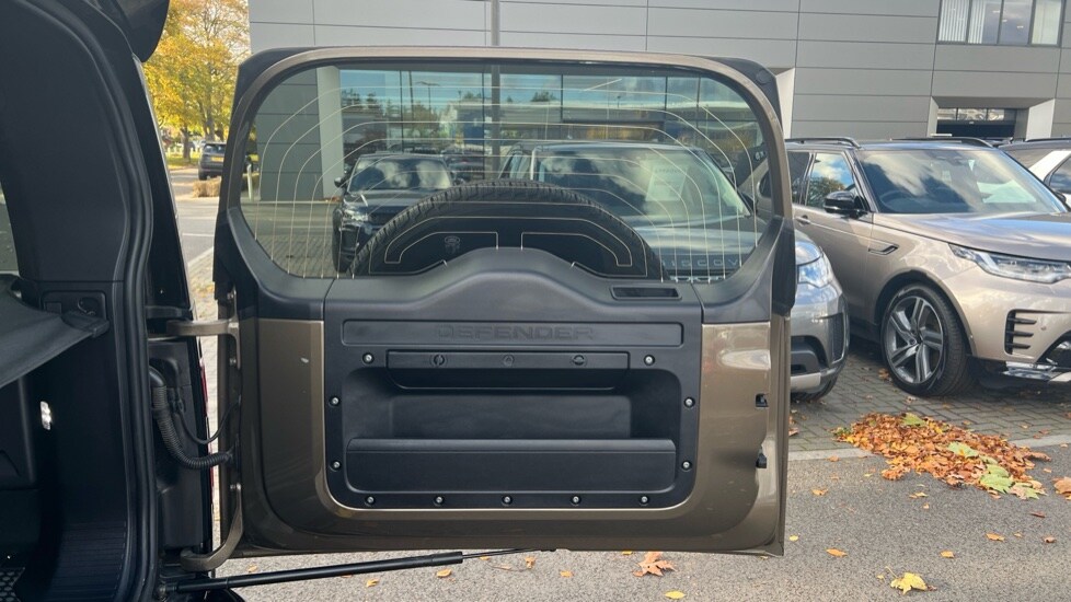 Used Land Rover Defender 2024 for sale - 76361935: Photo 34