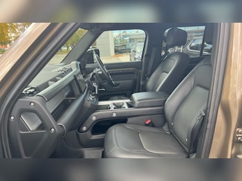 Used Land Rover Defender 2024 for sale - 76361935: Photo