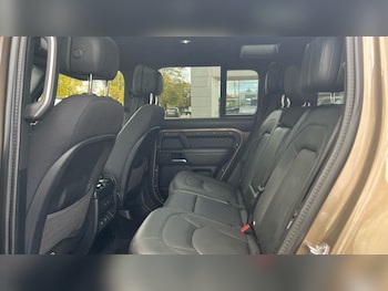 Used Land Rover Defender 2024 for sale - 76361935: Photo