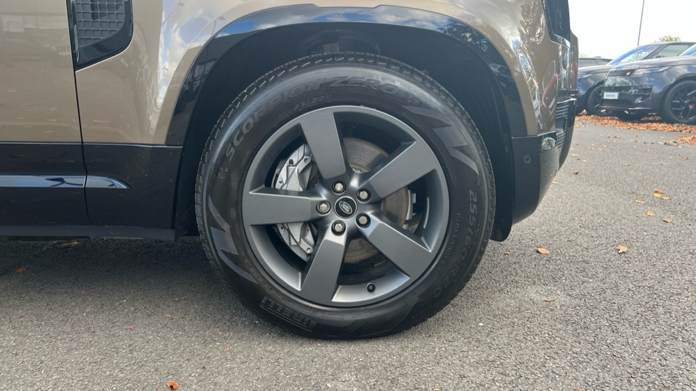 Used Land Rover Defender 2024 for sale - 76361935: Photo 8