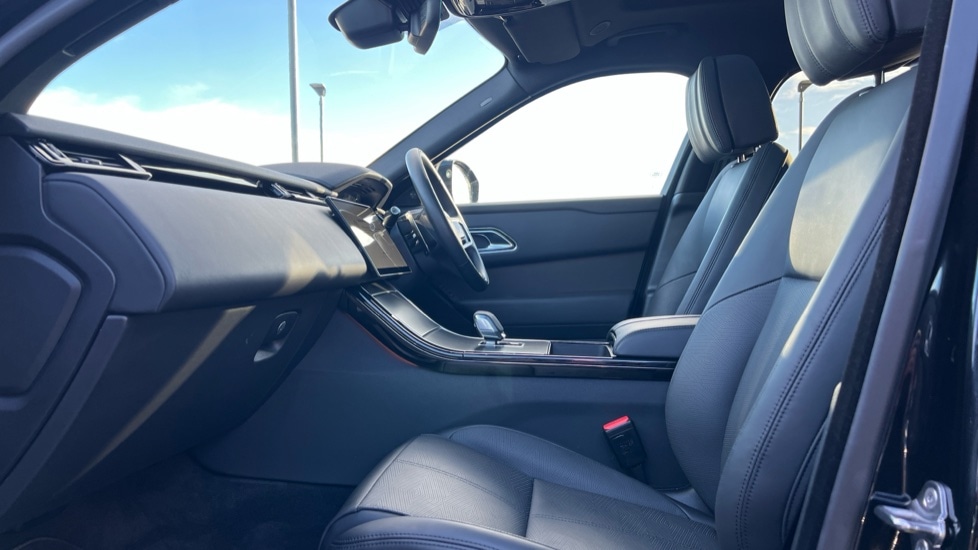Used Land Rover Range Rover Velar 2025 for sale - 76780098: Photo 3