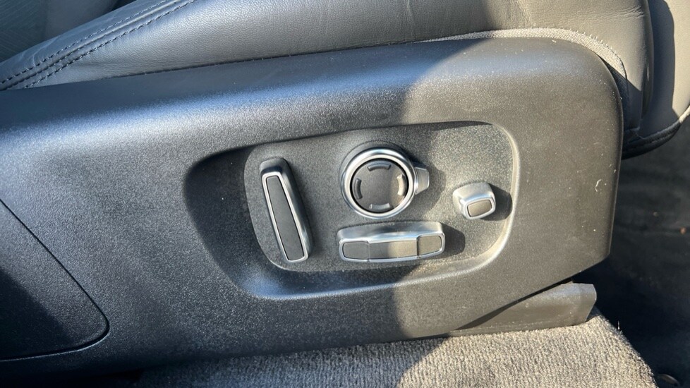 Used Land Rover Range Rover Velar 2025 for sale - 76780098: Photo 36