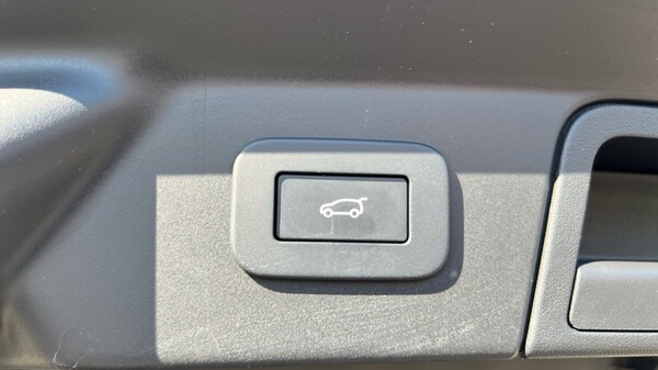 Used Land Rover Range Rover Velar 2024 for sale - 76018185: Photo 53