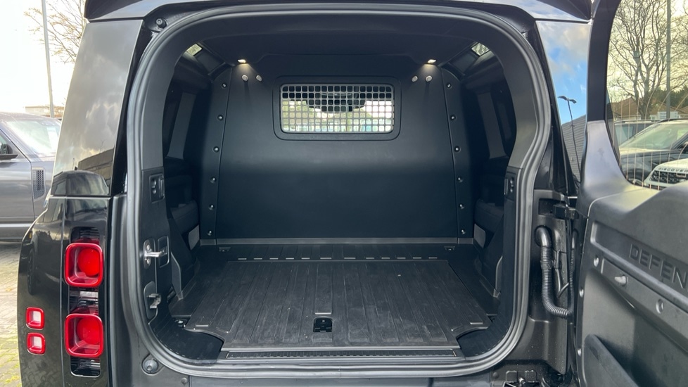 Used Land Rover Defender 2023 for sale - 77025543: Photo 10