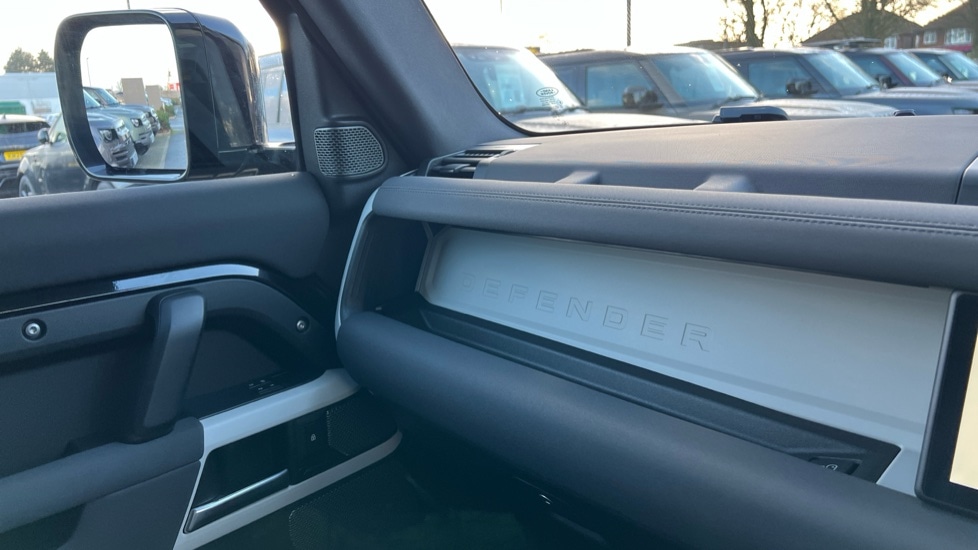 Used Land Rover Defender 2023 for sale - 77025543: Photo 22