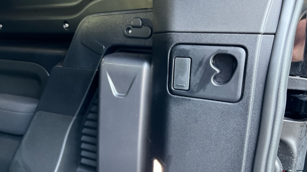 Used Land Rover Defender 2023 for sale - 77025543: Photo 24