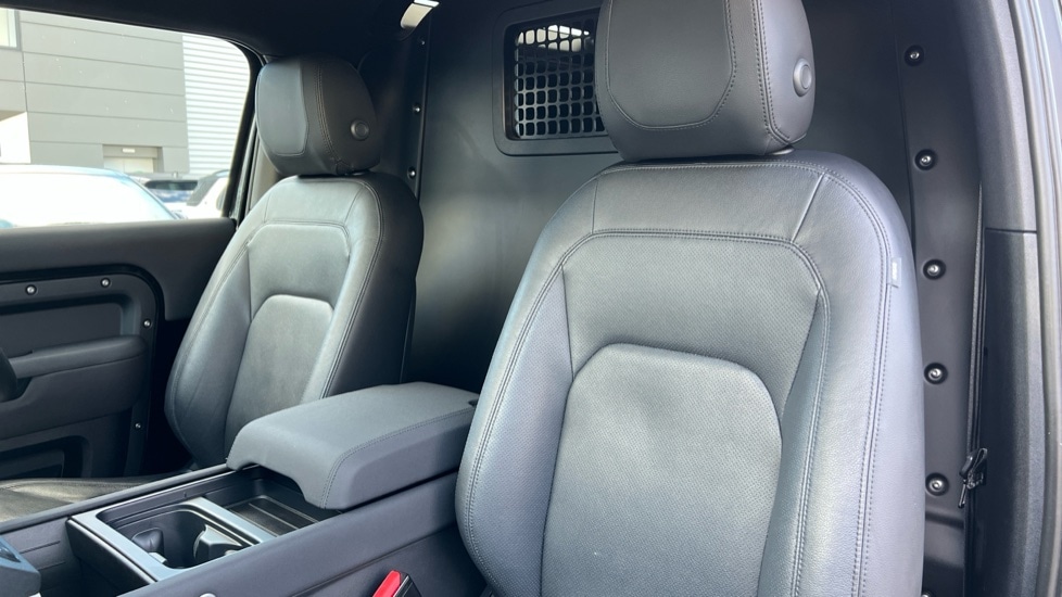 Used Land Rover Defender 2023 for sale - 77025543: Photo 4