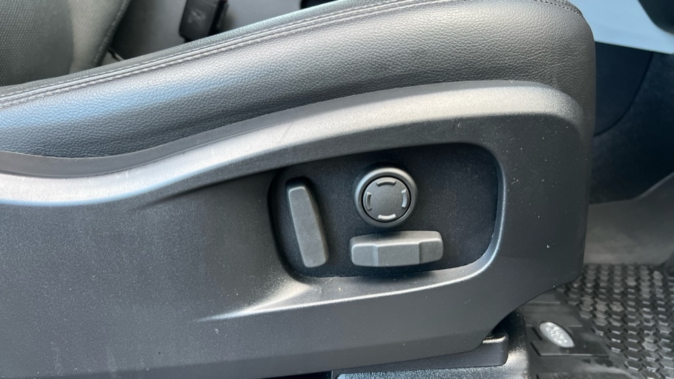 Used Land Rover Defender 2023 for sale - 77025543: Photo 41