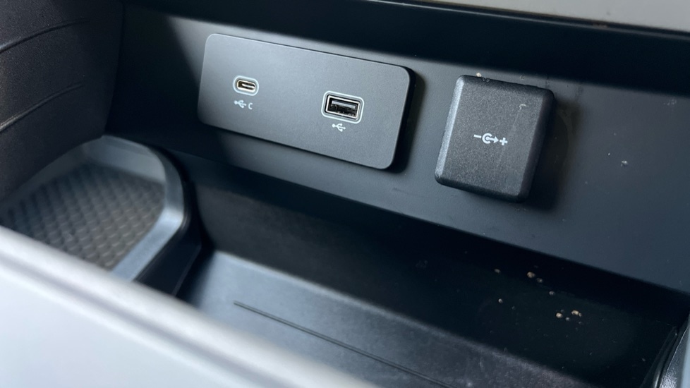 Used Land Rover Defender 2023 for sale - 77025543: Photo 44