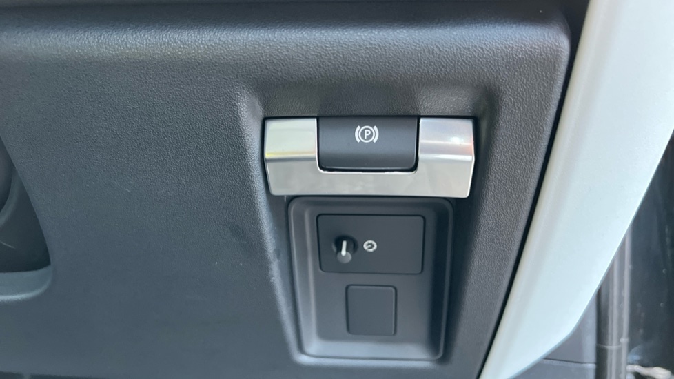 Used Land Rover Defender 2023 for sale - 77025543: Photo 46