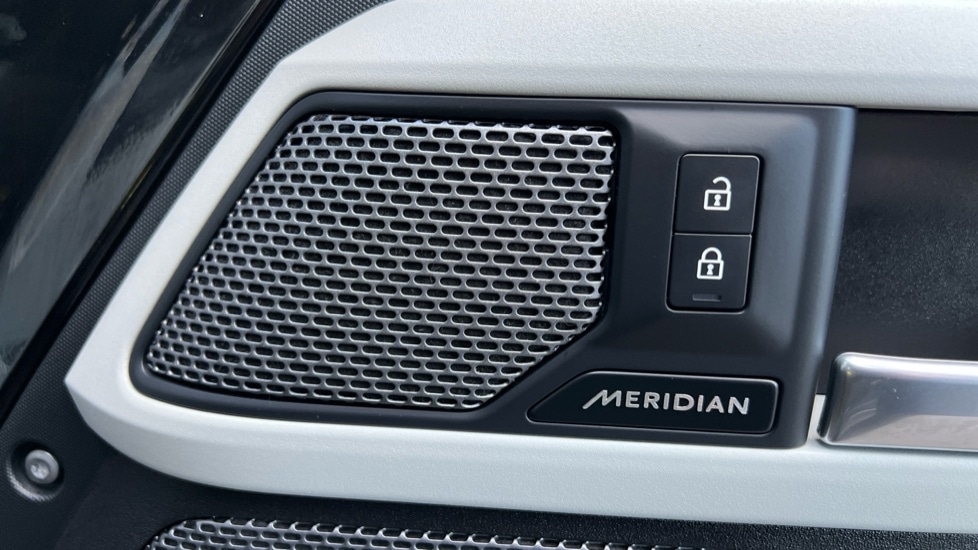 Used Land Rover Defender 2023 for sale - 77025543: Photo 47