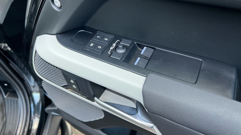 Used Land Rover Defender 2023 for sale - 77025543: Photo 48