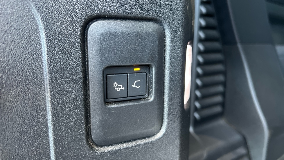 Used Land Rover Defender 2023 for sale - 77025543: Photo 52