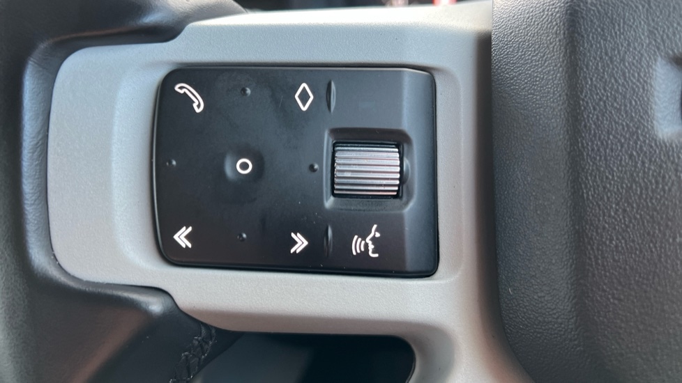 Used Land Rover Defender 2023 for sale - 77025543: Photo 55