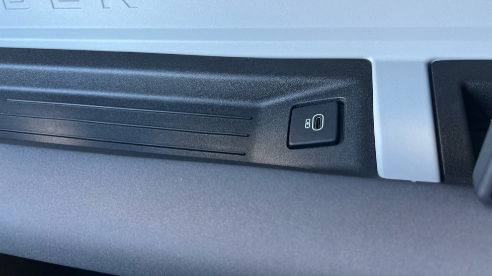 Used Land Rover Defender 2023 for sale - 77025543: Photo 67