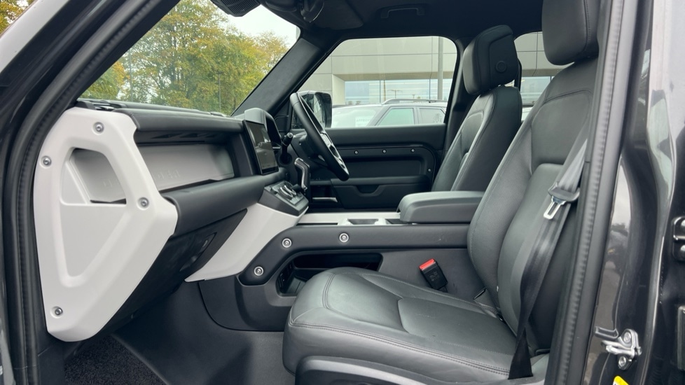 Used Land Rover Defender 2024 for sale - 76966774: Photo 3