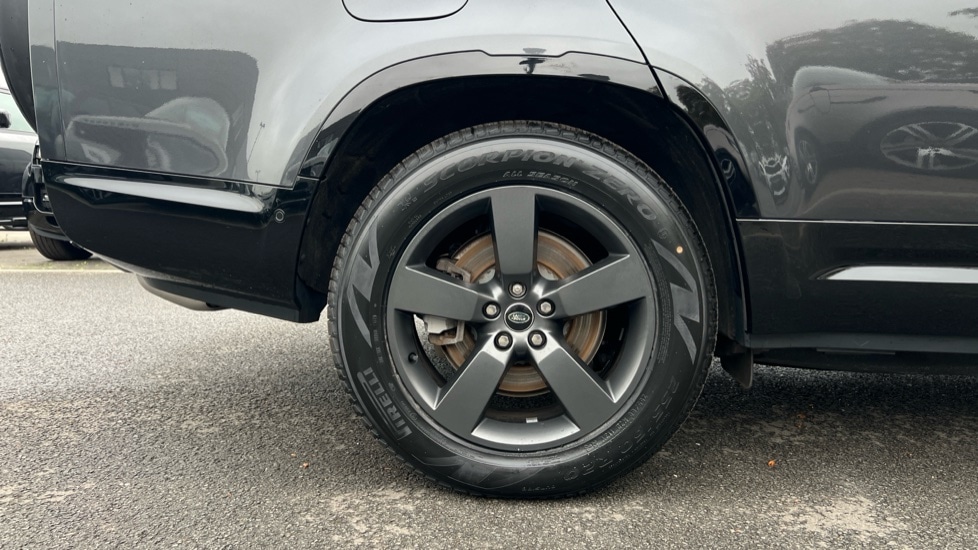 Used Land Rover Defender 2024 for sale - 76966774: Photo 32