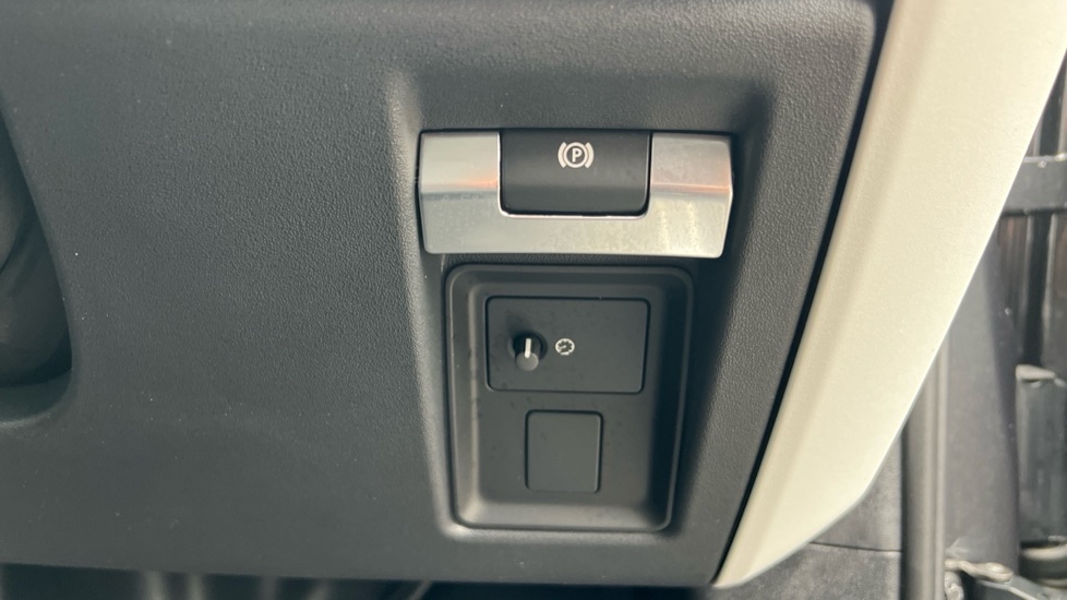 Used Land Rover Defender 2024 for sale - 76966774: Photo 51